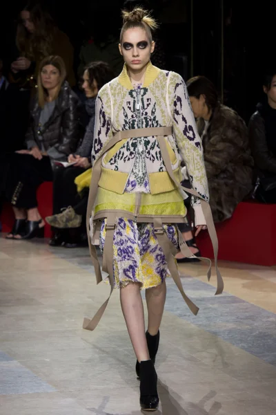 Look 15